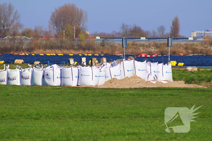 Zandzakken geplaatst ter voorkoming van overstroming
