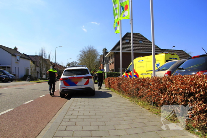 Motorrijder en fietser met elkaar in botsing
