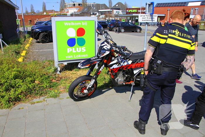 Motorrijder en fietser met elkaar in botsing