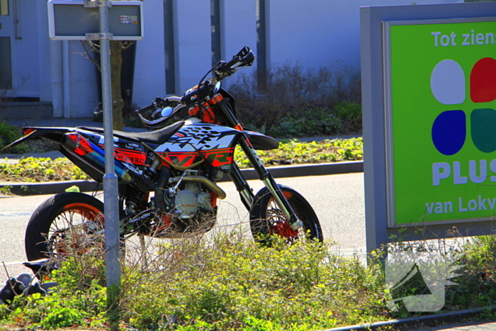 Motorrijder en fietser met elkaar in botsing