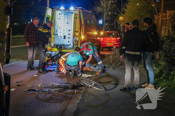 Scooterrijder vlucht na botsing met fietser