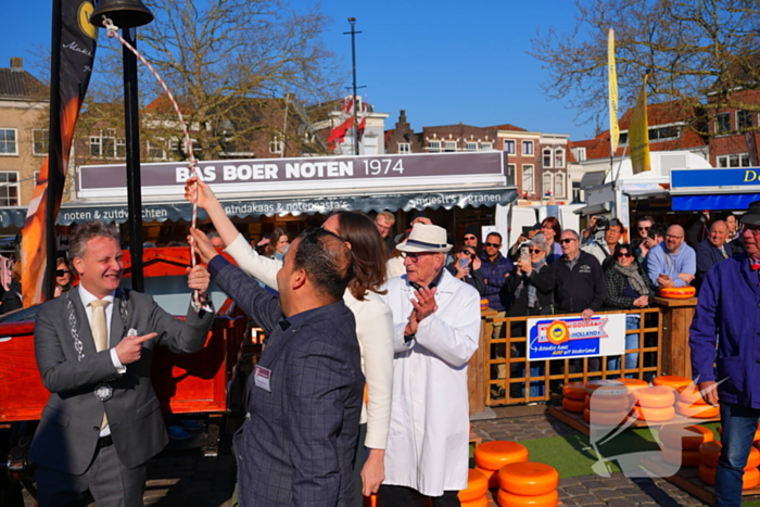 Kamerleden aanwezig bij opening kaasmarkt