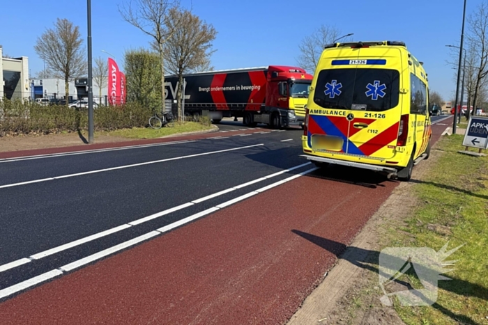 Fietser zwaargewond na ongeval met vrachtwagen