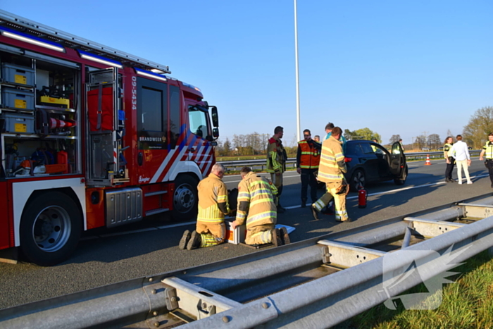 Traumahelikopter landt op snelweg