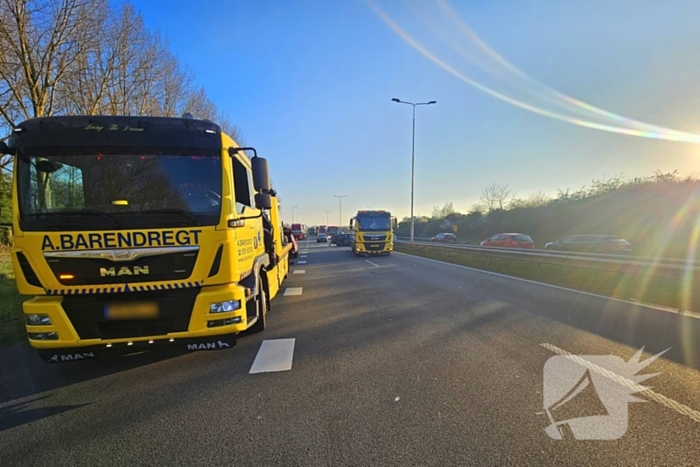Meerdere voertuigen betrokken bij aanrijding op provincialeweg