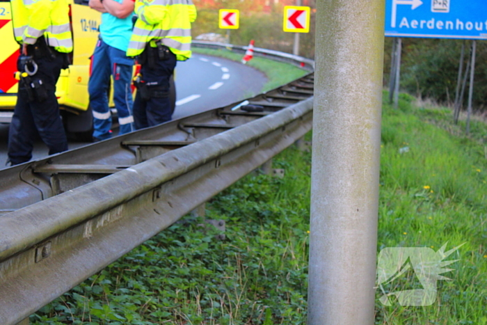 Motorrijder vliegt uit de bocht