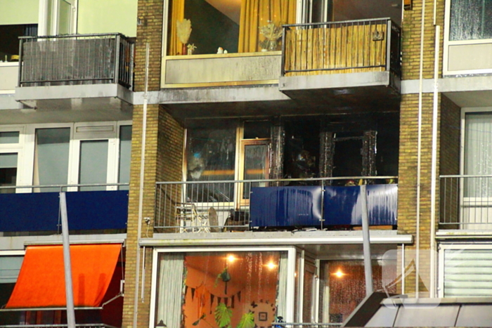 Appartement zwaar beschadigd na uitslaande brand