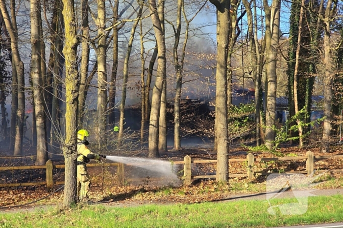 Uitslaande brand in bijgebouw