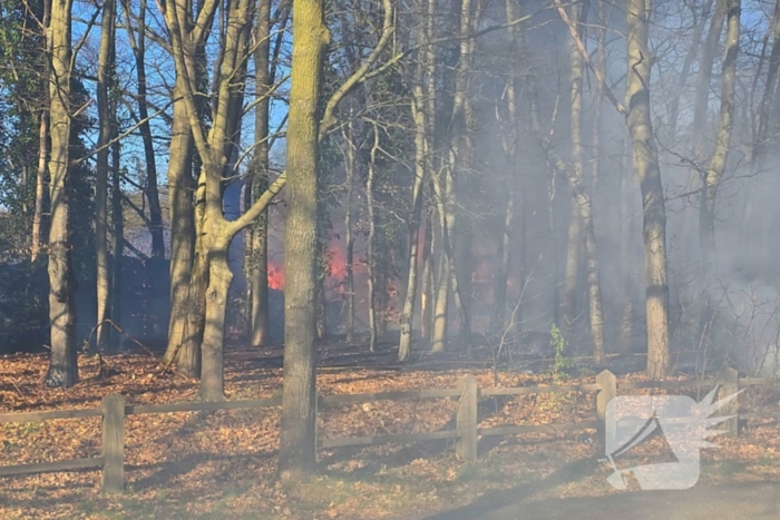 Uitslaande brand in bijgebouw
