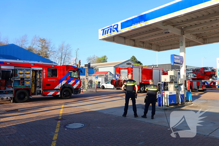Veiligheid rondom tankstation in gevaar door brand in cateringbedrijf