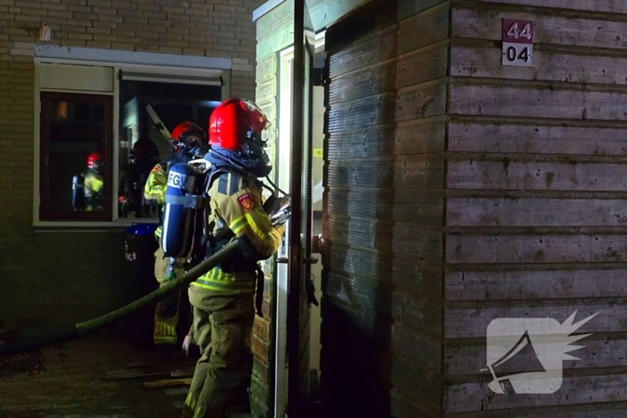 Brandweer dooft brand in schuur