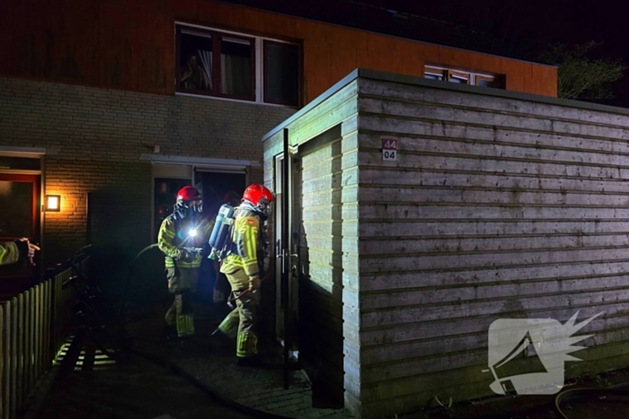 Brandweer dooft brand in schuur