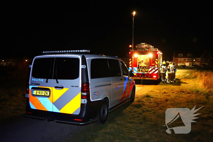 Kampvuur in kuil op braakliggend terrein geblust