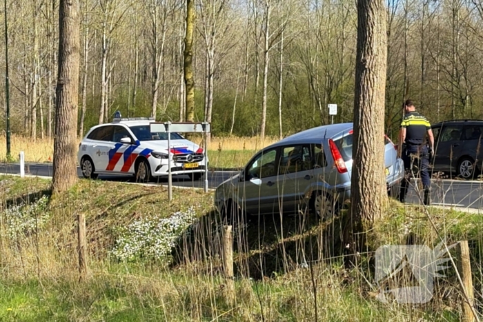 Auto's in botsing op kruising