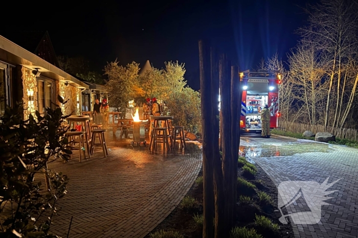 Brandweer blust brandende gasfles