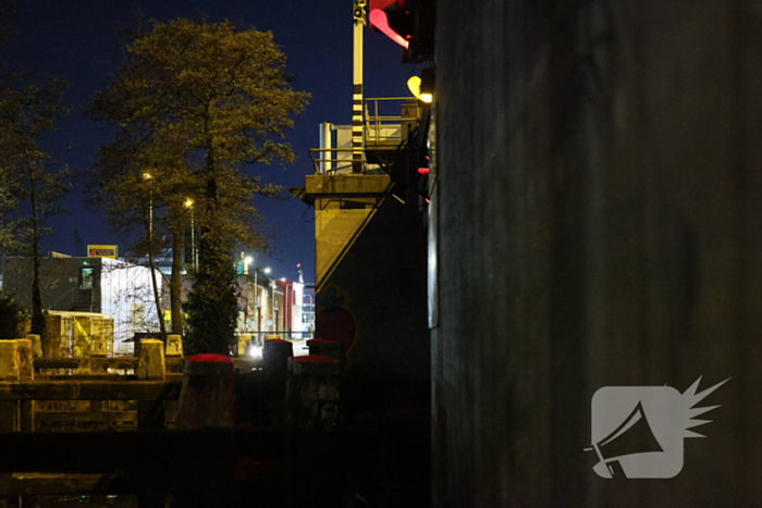 Persoon springt van viaduct bij ruzie na botsing