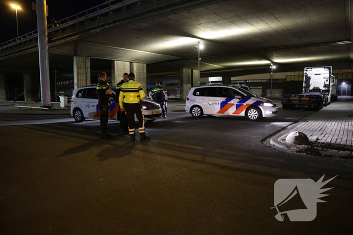 Persoon springt van viaduct bij ruzie na botsing