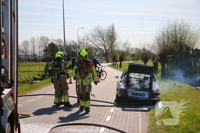 Oldtimer beschadigd door brand
