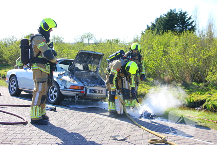 Oldtimer beschadigd door brand
