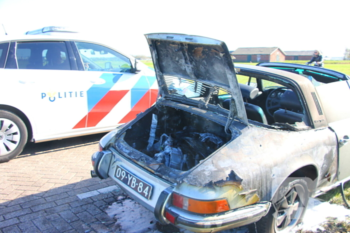 Oldtimer beschadigd door brand