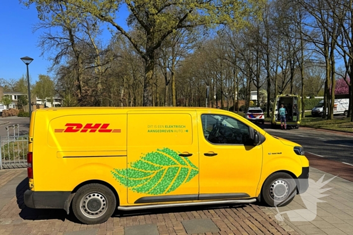 Fietser aangereden door pakketbezorger