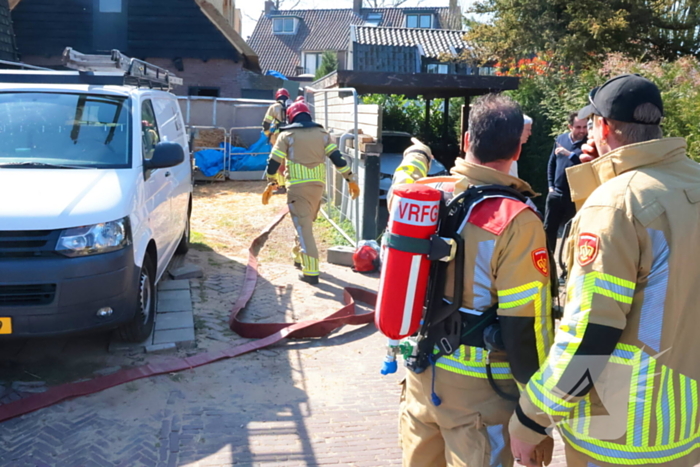 Brand op dak snel onder controle