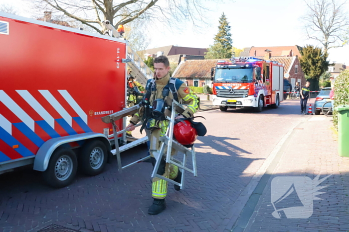 Brand op dak snel onder controle