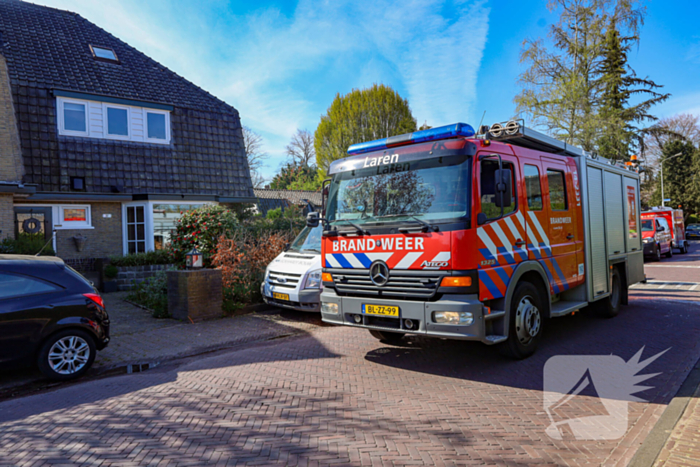 Brand op dak snel onder controle
