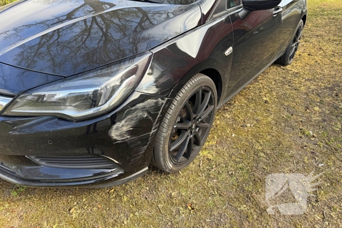 Vrachtwagen botst met auto doordat verkeerslichten niet werken