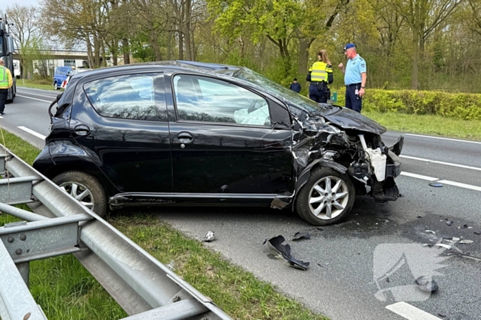 Twee gewonden bij aanrijding tussen twee voertuigen