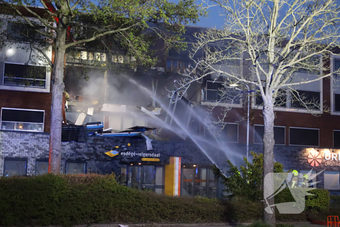 Voorgevel ingestort na mogelijk explosie