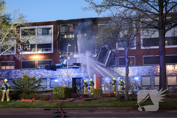 Voorgevel ingestort na mogelijk explosie