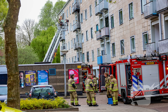 Woning zwart geblakerd na felle brand