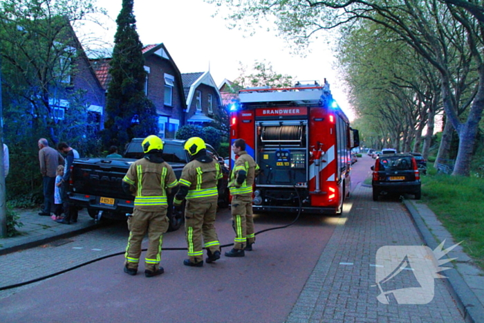 Brand in coniferen haag snel onder controle door snelle inzet