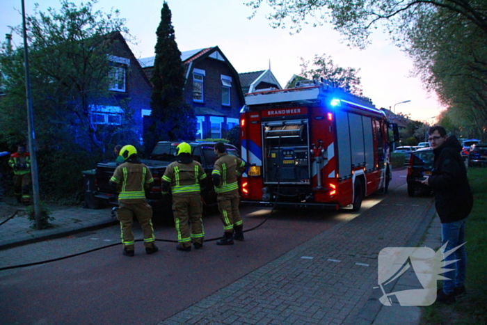 Brand in coniferen haag snel onder controle door snelle inzet