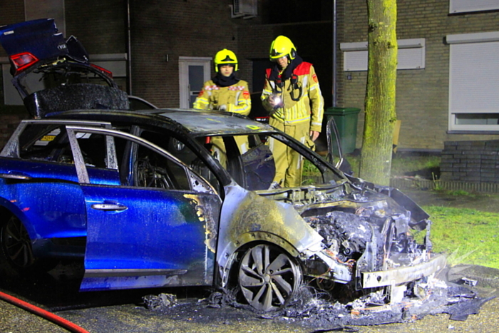 Meerdere explosies tijdens autobrand