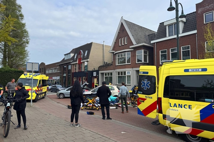 Motorrijder en bijrijder zwaargewond bij aanrijding