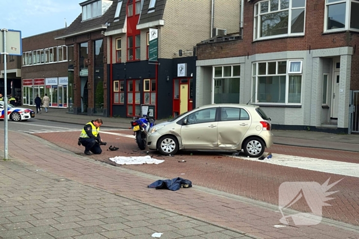Motorrijder en bijrijder zwaargewond bij aanrijding