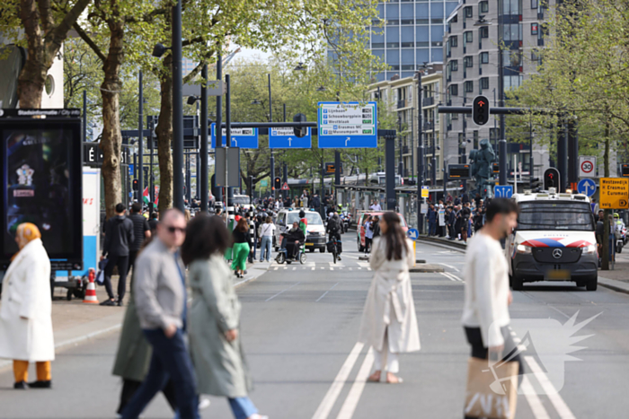 Duizenden Pro-Palestijn demonstranten komen aan bij stadhuis