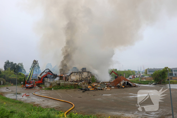 Grote brand legt wereldkeuken plat