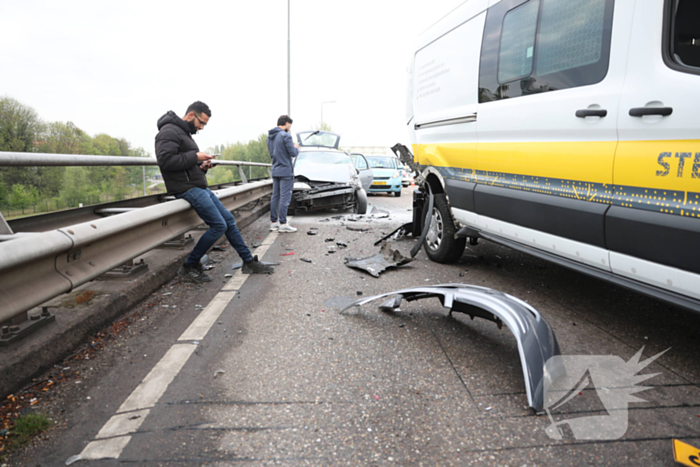 Drie voertuigen betrokken bij aanrijding