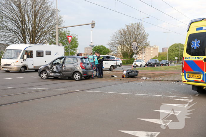 Motorrijder gewond bij botsing met auto