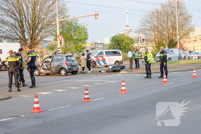 Motorrijder gewond bij botsing met auto