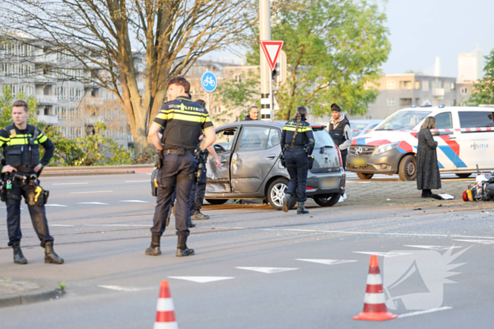 Motorrijder gewond bij botsing met auto