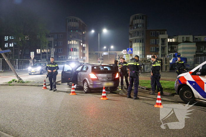 Dronken automobilist aangehouden na botsing tegen lantaarnpaal