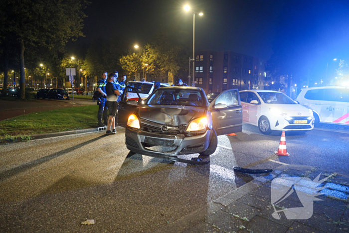 Dronken automobilist aangehouden na botsing tegen lantaarnpaal