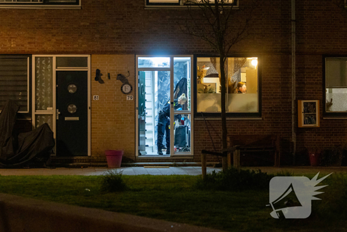 Politie valt woning binnen na melding vuurwapen