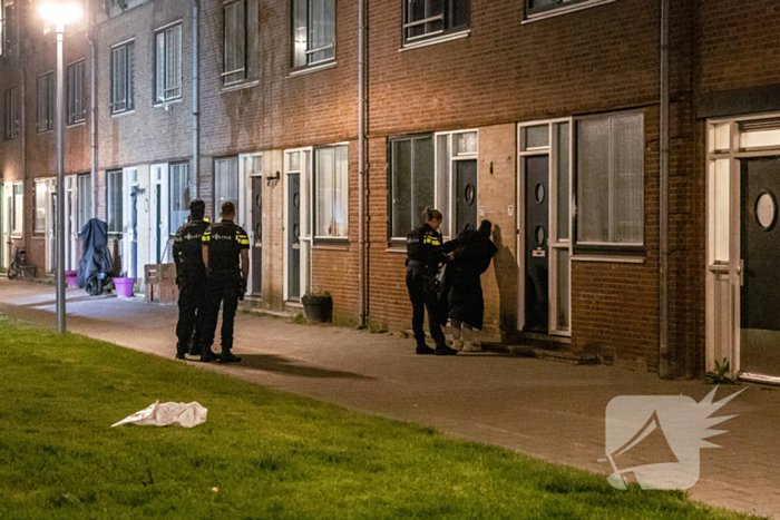 Politie valt woning binnen na melding vuurwapen