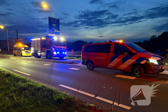 Eenzijdig ongeval auto belandt op fietspad