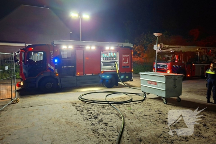 Brandweer druk met meerdere afval branden